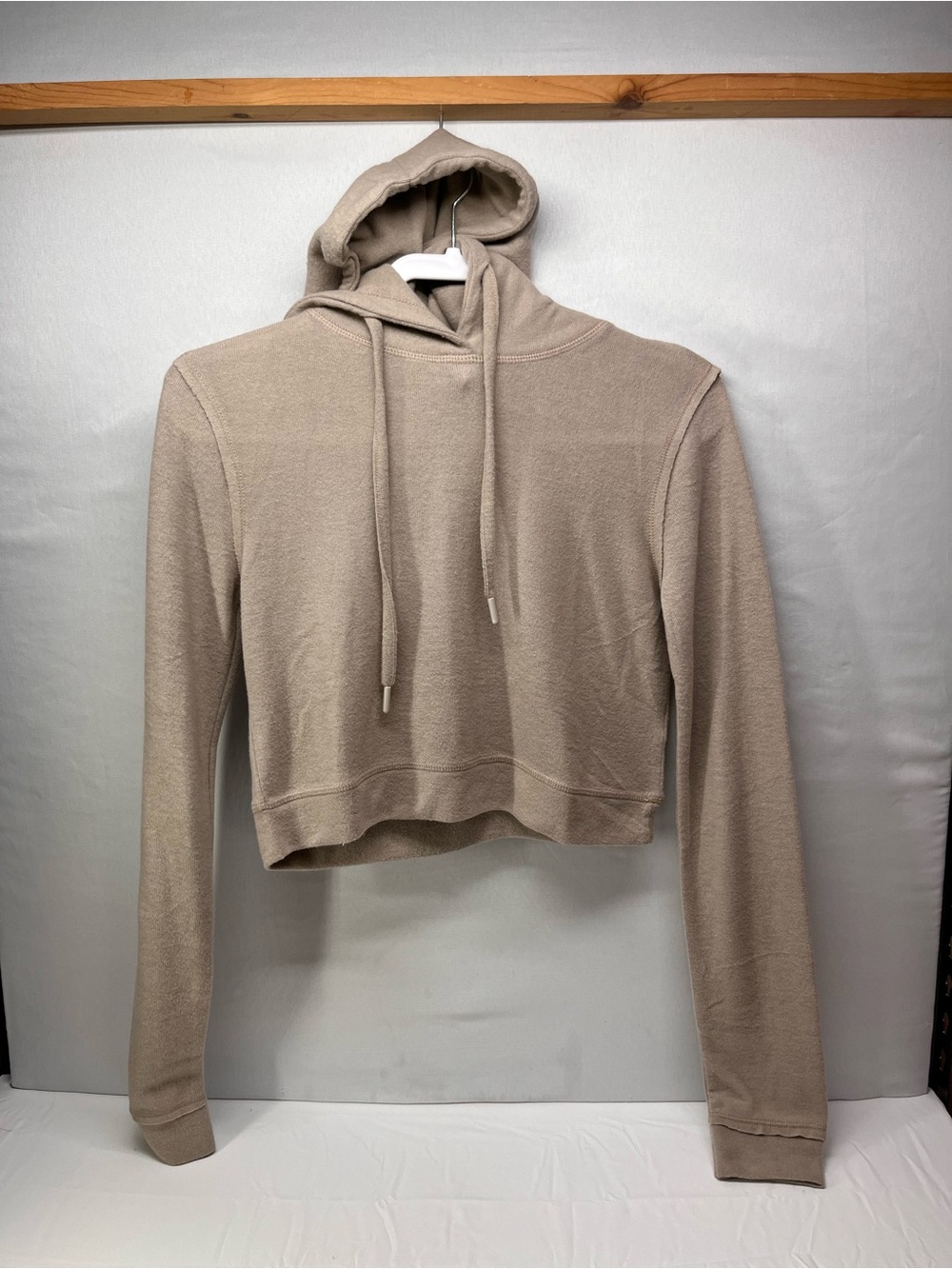 Mono B Cropped Hoodie‎ in Taupe